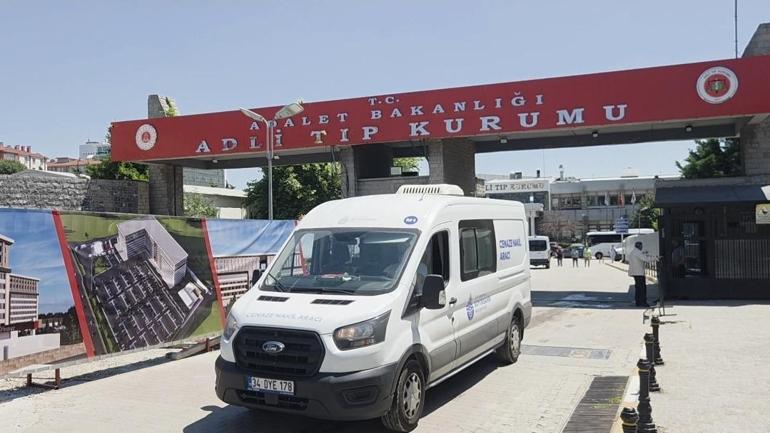 Beylikdüzünde metrobüste yan bakma kavgası: 1 ölü