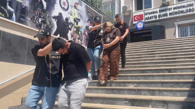 Başakşehirde marketteki müşterinin altın ve döviz dolu çantasını çalan 2 şüpheli tutuklandı