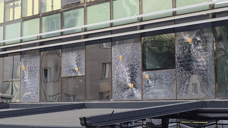 Beykozda iş merkezine silahlı saldırı; şüpheliler motosikletle kaçtı