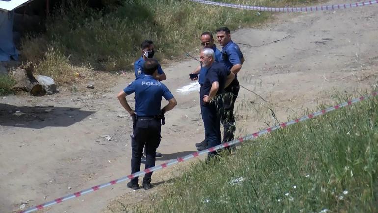 Bağcılarda arsada oyun oynayan çocuklar araçta ceset buldu
