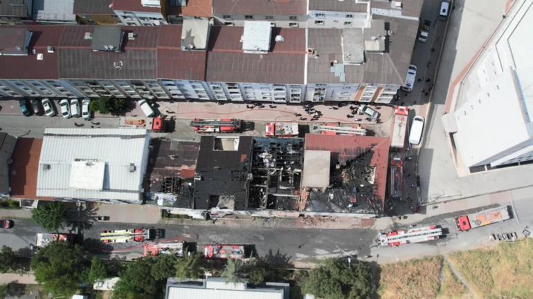 Esenyurtta 5 katlı binanın çatısında yangın; alevler 3 binanın çatısına sıçradı