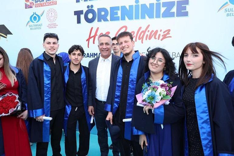 Sultangazi Belediyesi geleneksel mezuniyet törenlerini sürdürüyor