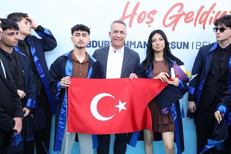 Sultangazi Belediyesi geleneksel mezuniyet törenlerini sürdürüyor
