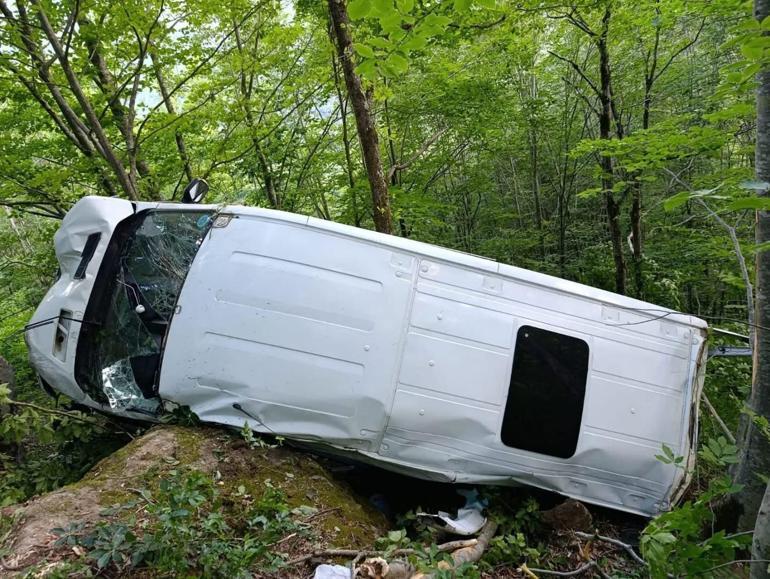 Orduda minibüs şarampole yuvarlandı: 11 yaralı