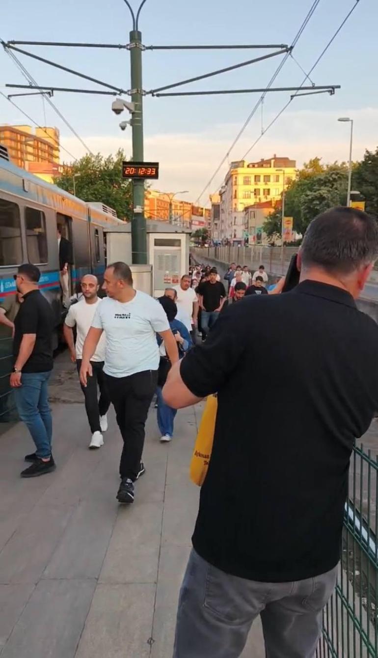 Gaziosmanpaşa’da trafoda çıkan yangın nedeniyle tramvay seferleri durdu