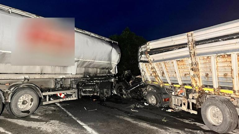 Manisa’da 2 TIR çarpıştı; 2 yaralı