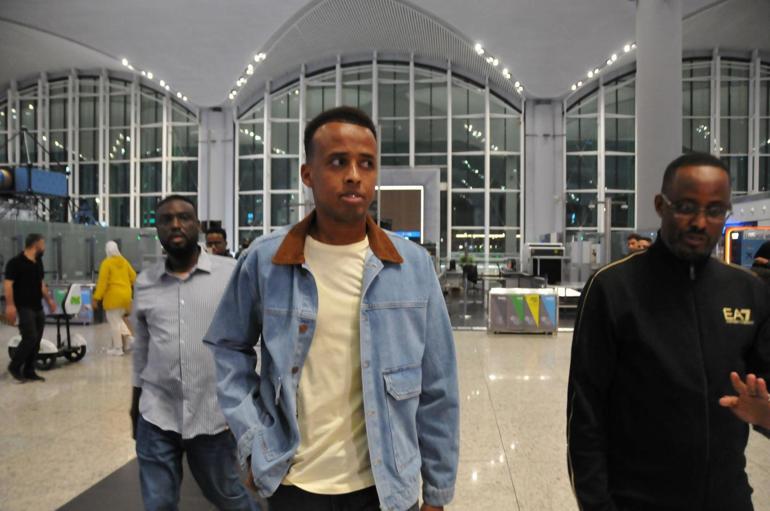 Dünya Kupası için ABDye girişine izin verilmeyen Somalili hakem ülkesine döndü