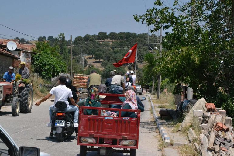 Manisada köylülerden mezarlık eylemi