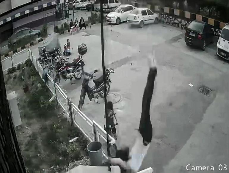 12’inci kattan düşen Ecrin, yaralı kurtuldu; o anlar kamerada