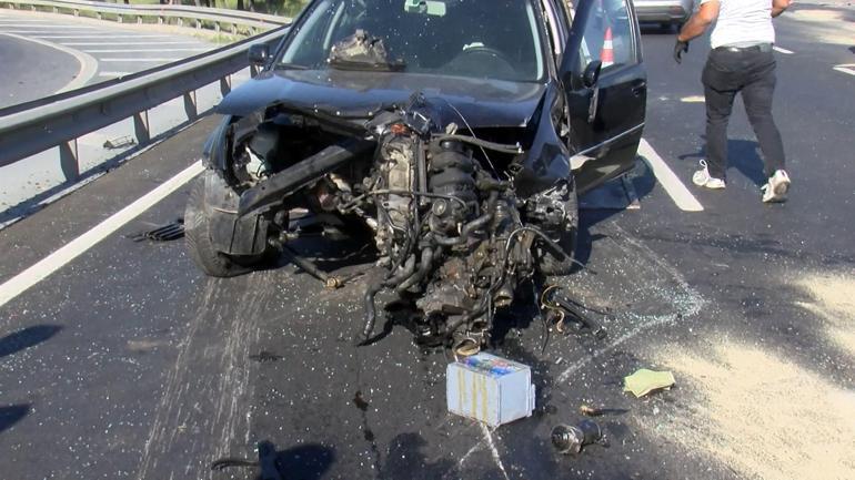 Büyükçekmede 2 servis minibüsü ve bir otomobilin karıştığı kazada 4 kişi yaralandı