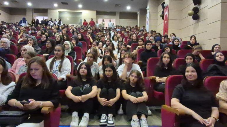 Alper Gezeravcı, Zonguldakta liselilerle deneyimlerini paylaştı