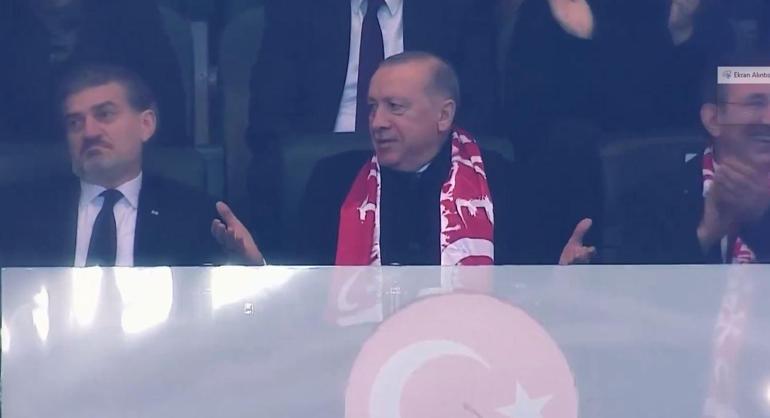 AK Parti’den Milli Takım ve taraftarlara şarkı