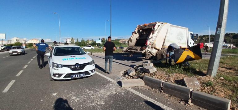 Kayseride 2 otomobil çarpıştı; 3 ölü, 5 yaralı