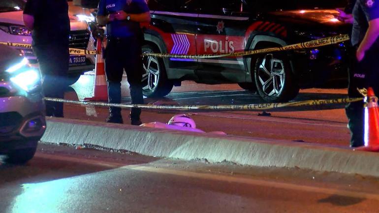 Bakırköyde motosiklet aydınlatma direğine çarptı: 2 ölü