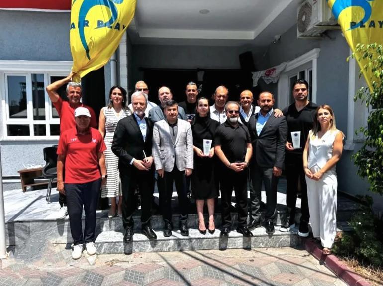 İskenderun’da öğrenciler, eski futbolcu ve teknik direktörlerle buluştu
