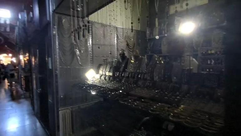 Kapalıçarşıda trafoda yangın paniği
