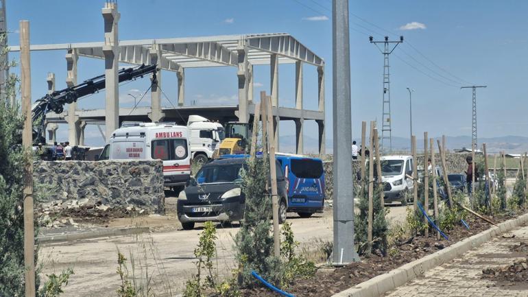 Fabrika inşaatında beton blok, işçilerin üzerine düştü: 1 ölü, 1 yaralı