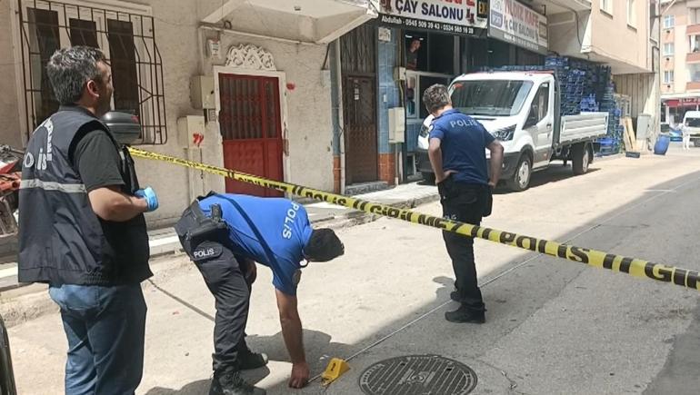 Bursa’da silahlı saldırı anı kamerada: 2 yaralı