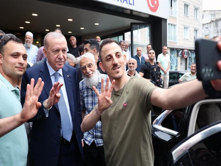 Cumhurbaşkanı Erdoğan Erzurum Vakfının Beyoğlundaki lokalini ziyaret etti