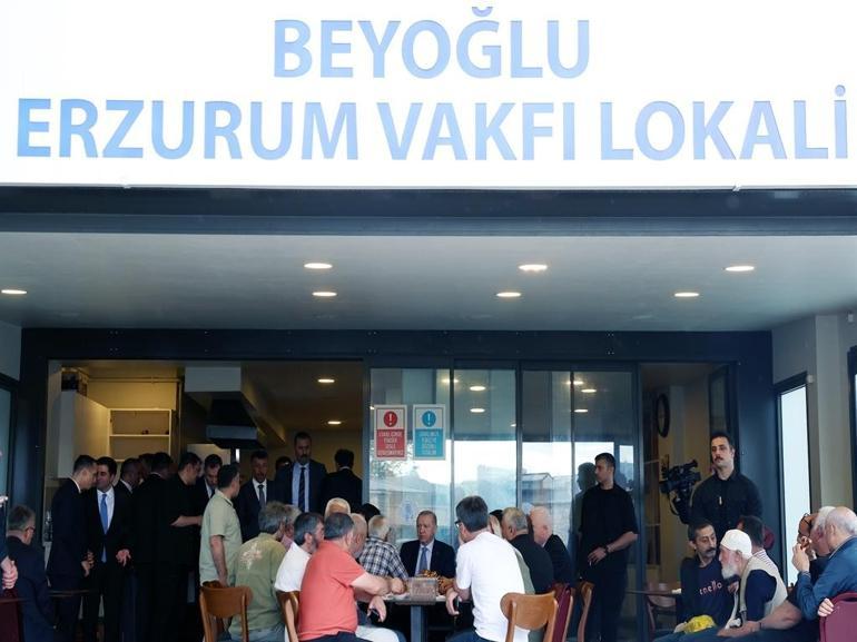 Cumhurbaşkanı Erdoğan Erzurum Vakfının Beyoğlundaki lokalini ziyaret etti