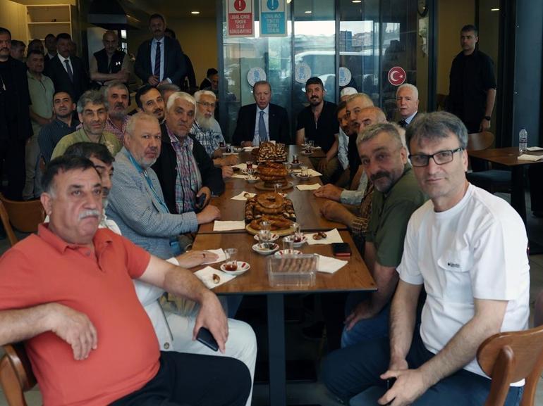Cumhurbaşkanı Erdoğan Erzurum Vakfının Beyoğlundaki lokalini ziyaret etti