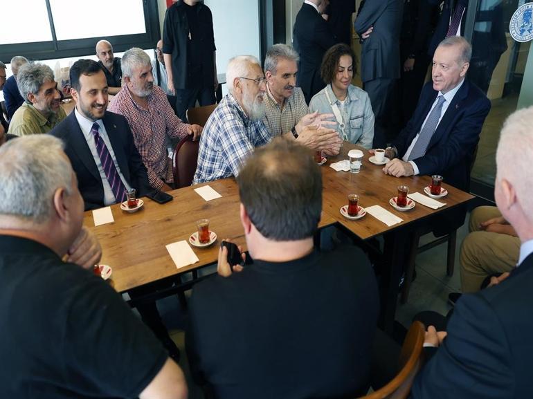Cumhurbaşkanı Erdoğan Erzurum Vakfının Beyoğlundaki lokalini ziyaret etti