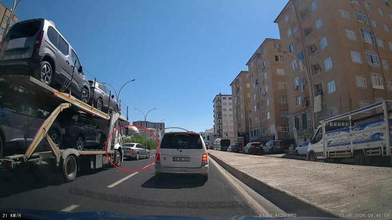 TIR şoförünün manevrası olası kazayı önledi; o anlar kamerada