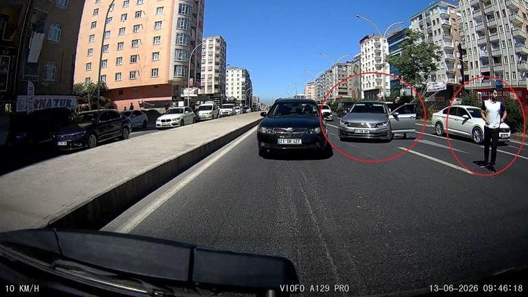 TIR şoförünün manevrası olası kazayı önledi; o anlar kamerada