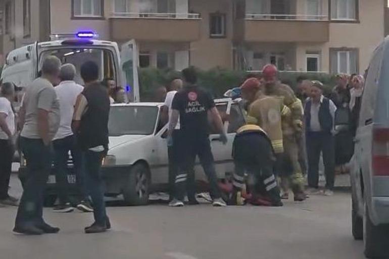 Bursada minibüs ile otomobil çarpıştı: 3ü çocuk 9 yaralı