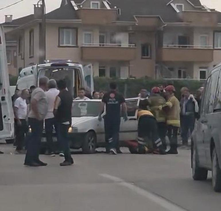 Bursada minibüs ile otomobil çarpıştı: 3ü çocuk 9 yaralı
