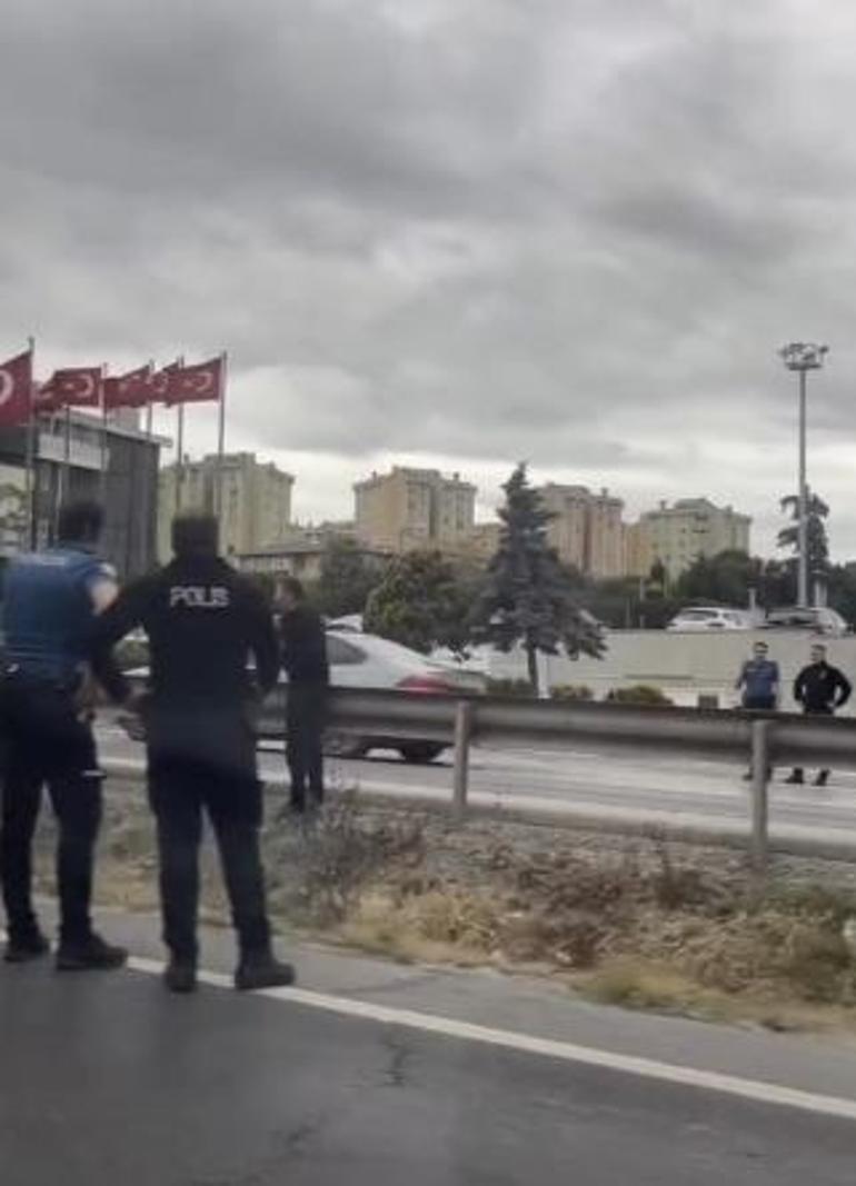 Büyükçekmecede D-100de elinde bıçakla polisi harekete geçirdi; trafik yoğunluğu oluştu