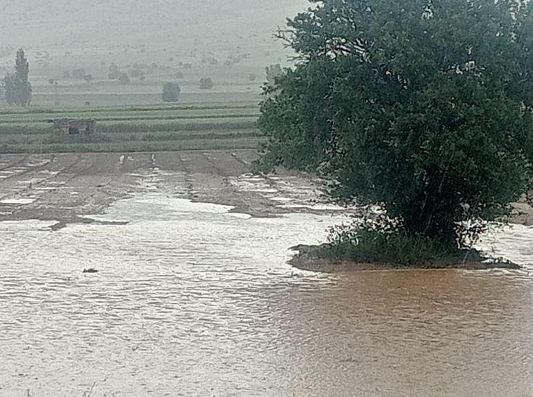 Kayseri’de sağanak ve dolu ekili alanlara zarar verdi