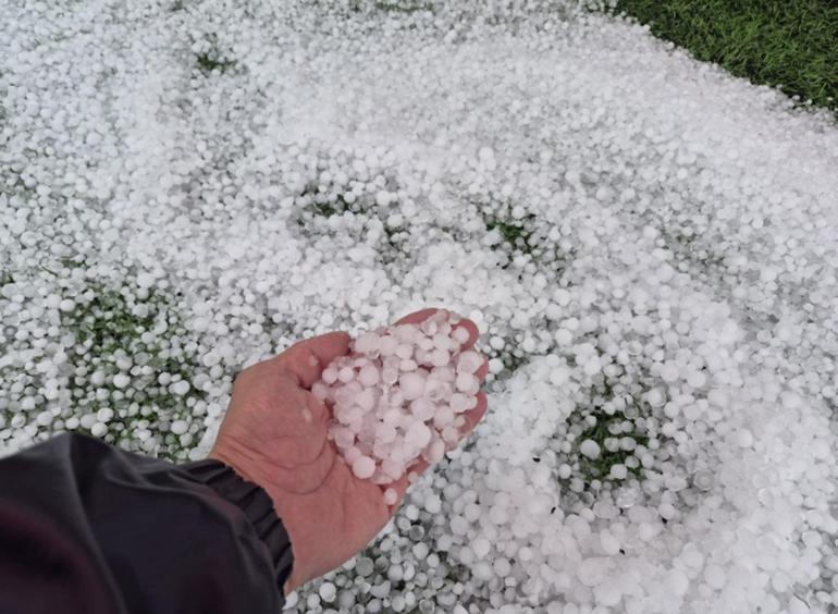 Denizli’de sağanak ve dolu yağışı, su baskınlarına neden oldu