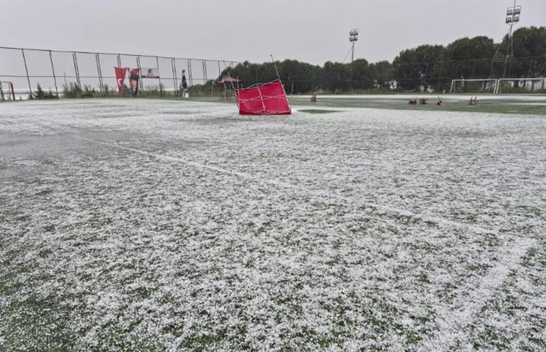 Denizli’de sağanak ve dolu yağışı, su baskınlarına neden oldu