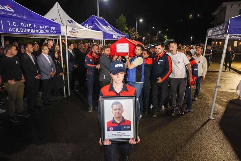 Kayıp gencin cansız bedenini dereden çıkaran AFAD ekibinin botu akıntıya kapıldı; 1 personel öldü, 4 personel kurtarıldı