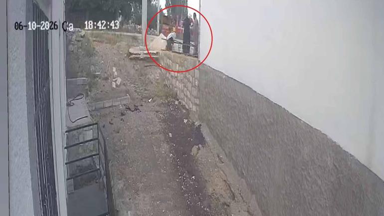 Engelli kızı için rampa isteyen kadına komşunun kürekli saldırısı kamerada; şüpheli tutuklandı