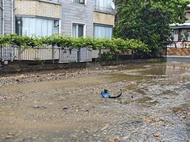 Ordu’da sağanak; ev ve iş yerlerini su bastı