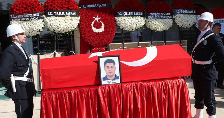 Şehit polis memurunun babaevine Türk bayrağı asıldı