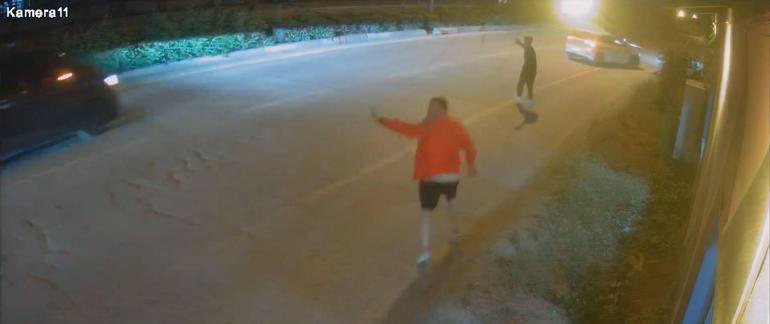 Bursada takla atan otomobil sürücüsü için esnaf seferber oldu; kaza anı kamerada