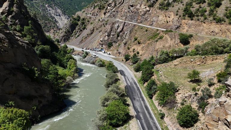 Dereye düşen kamyonette kaybolan baba-oğlu arama çalışmalarında 2nci gün