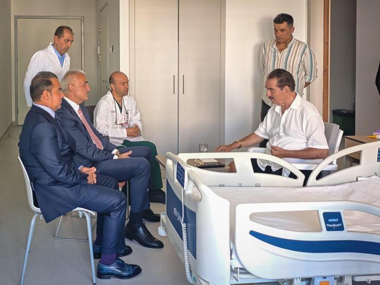 Bakan Ersoydan hastanede tedavi gören İbrahim Tatlısese ziyaret