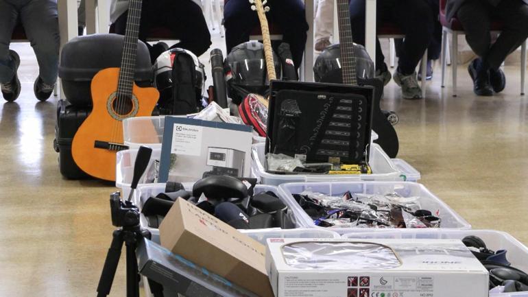 İETTde unutulan binlerce eşya açık artırmayla 1 milyon 366 bin liraya satıldı