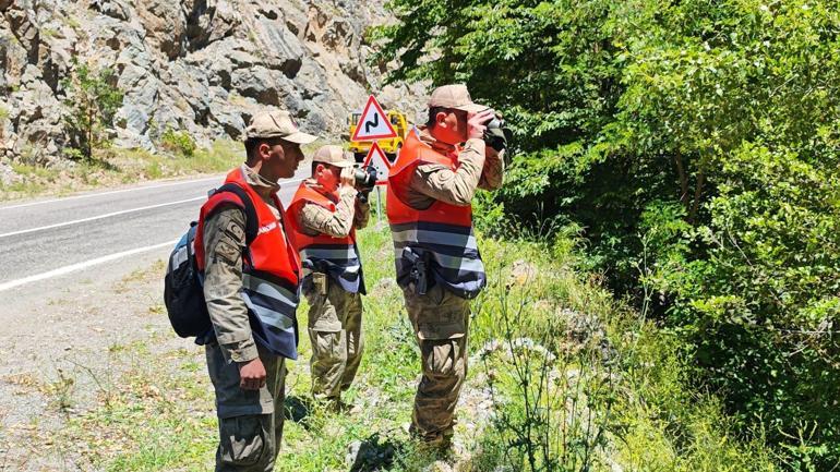 Dereye düşen kamyonette kaybolan baba-oğlu arama çalışmalarında 2nci gün