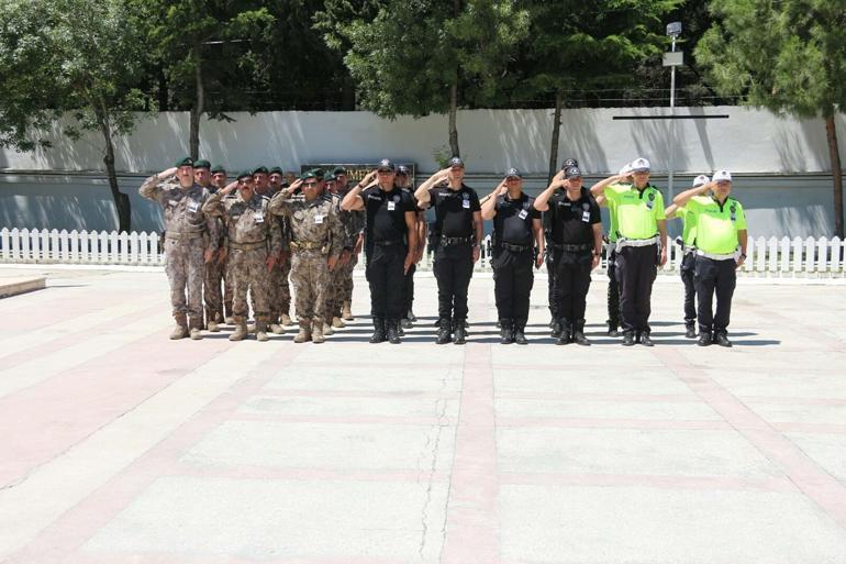 TIRa çarpan motosikletin sürücüsü uzman çavuş, hayatını kaybetti
