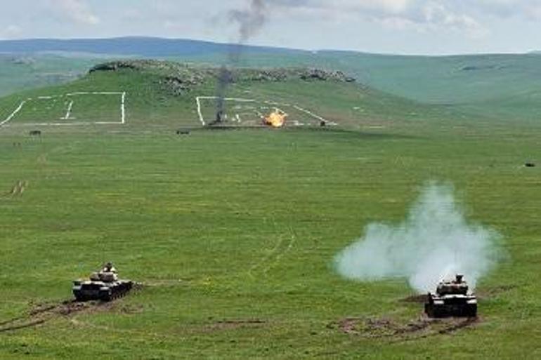 Karsta Çelik-2026 Bölük Timi Atışlı Arazi Tatbikatı ile KBRN-2026 Tatbikatı gerçekleştirildi