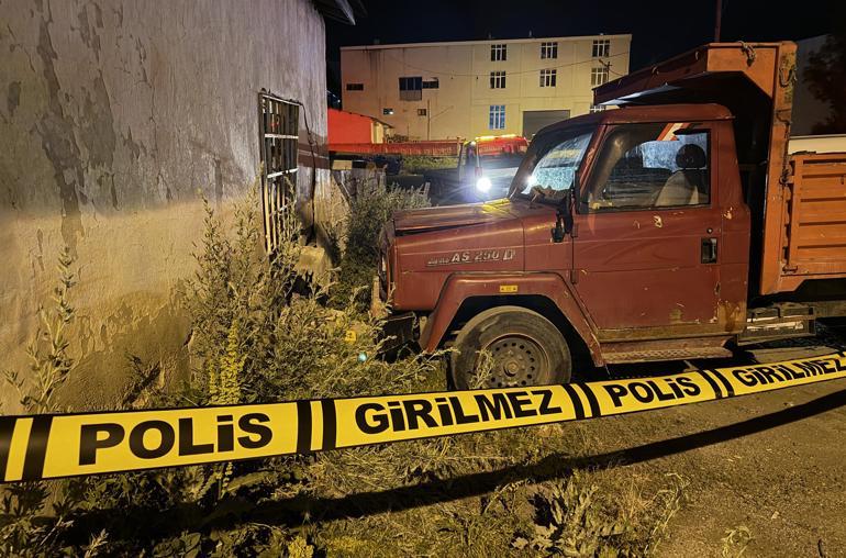 Çocuklar oynarken hareket eden kamyonet ile ev arasında sıkışan Ayaz öldü; o anlar kamerada