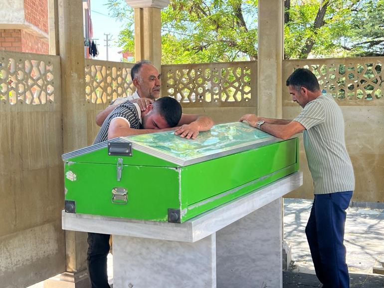 Nevşehirde 5inci katın penceresinden düşen 2,5 yaşındaki Yasin, toprağa verildi