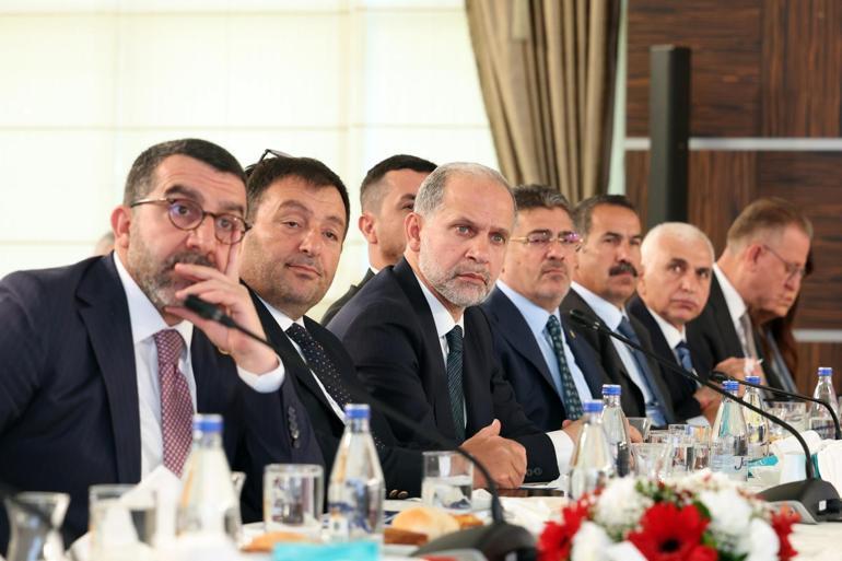 Bakan Çiftçi, AK Parti milletvekilleriyle bir araya geldi