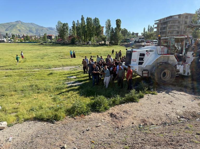 Minibüs ile kamyon çarpıştı: 2 ölü, 3 yaralı