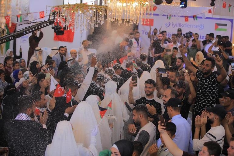 İyilik Derneği’nden Gazze’de toplu düğün merasimi